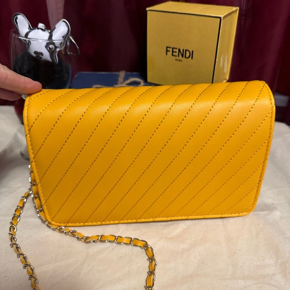 Badgley Mischka crossbody in yellow. NWT - Picture 2 of 5